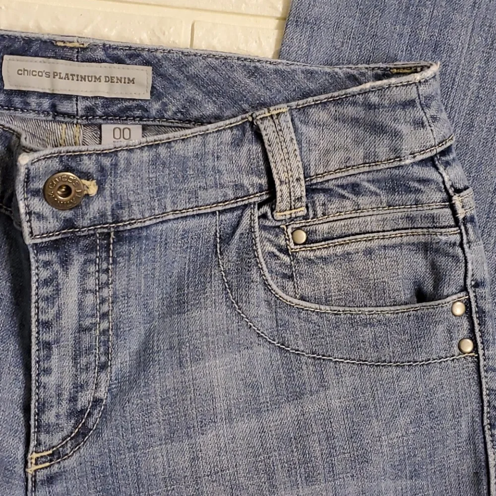 Chicos Platinum Denim Blue Jean Capris NWOT - Picture 3 of 15